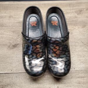 Dansko XP Professional Clogs, metallic leopard print Size 9.5